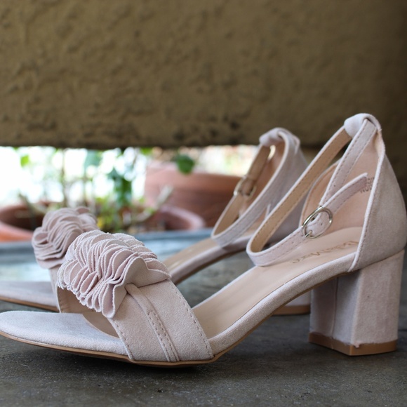 🚨LAST CHANCE//The April// Nude vegan suede Heel - Picture 5 of 8